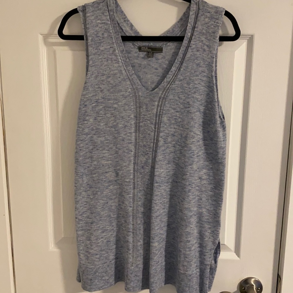 2 for $25 🌟 Light knit tank